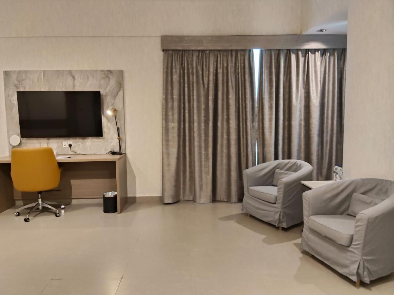 Vogo Grand Hotel Formerly Best Western Plus Hotel Dubai Academic City ภายนอก รูปภาพ